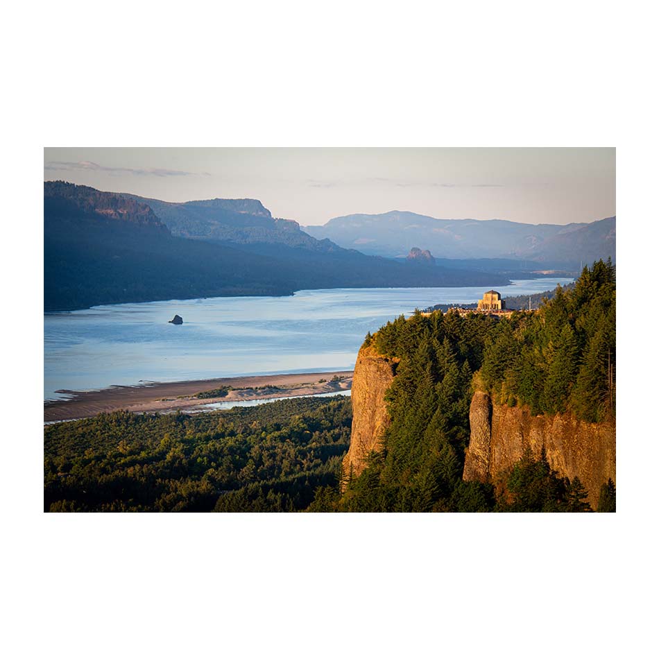 Photo of the Columbia River Gorge with the Vista House